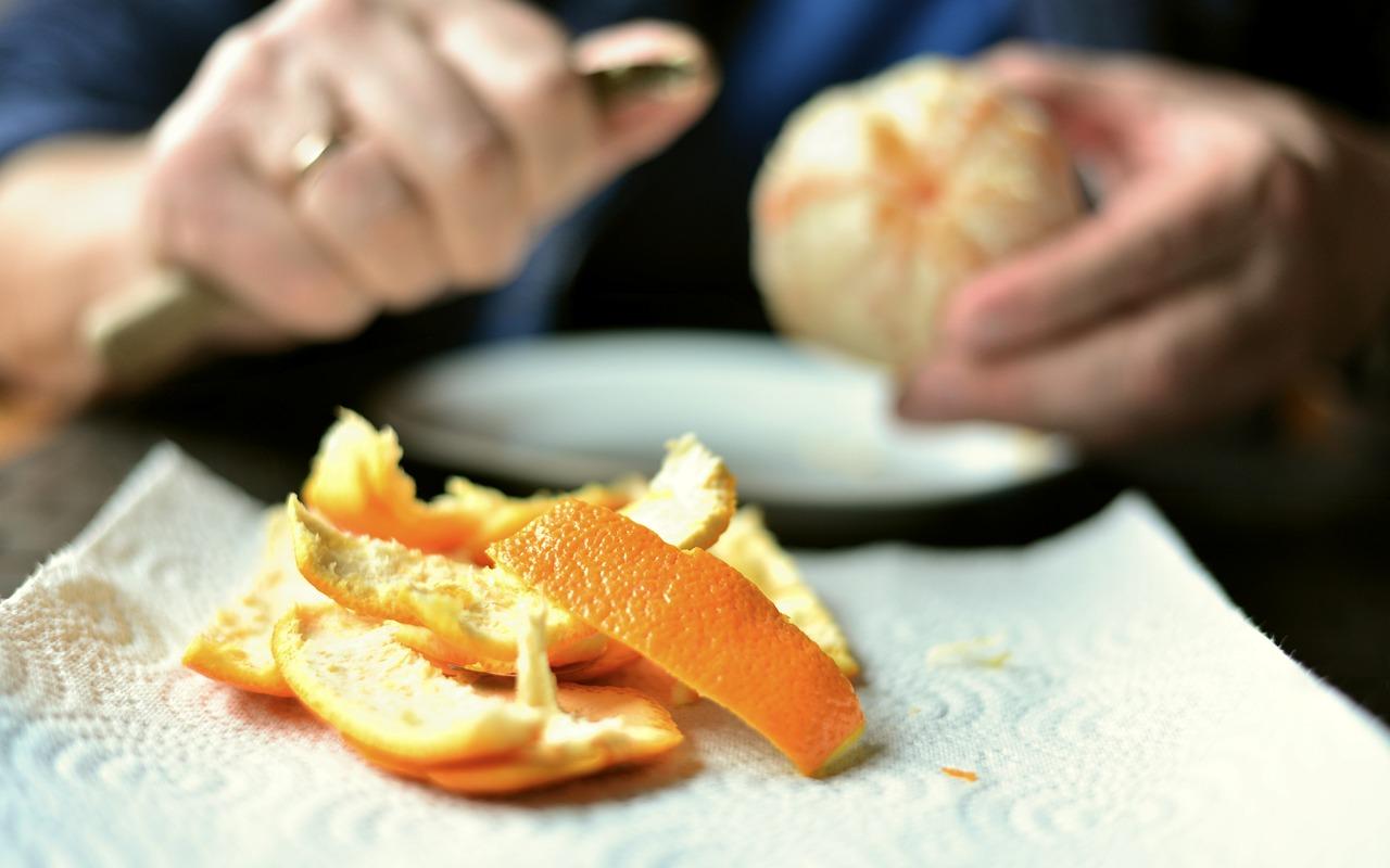 Mikä On Appelsiininkuoren Polttamisen Tarkoitus Kotona Ja Mitä Hyötyä Siitä On?