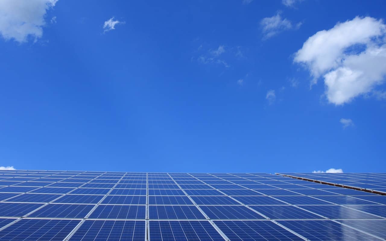 Kiina Kiihdyttää Aurinkovoimavallankumousta: Aavikot Muuttuvat Mustiksi Energiamereiksi