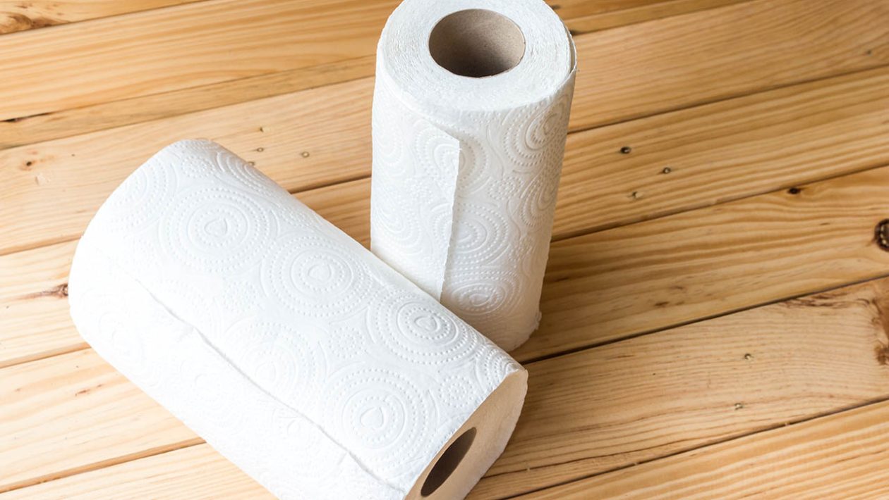 Paperipyyhkeellä