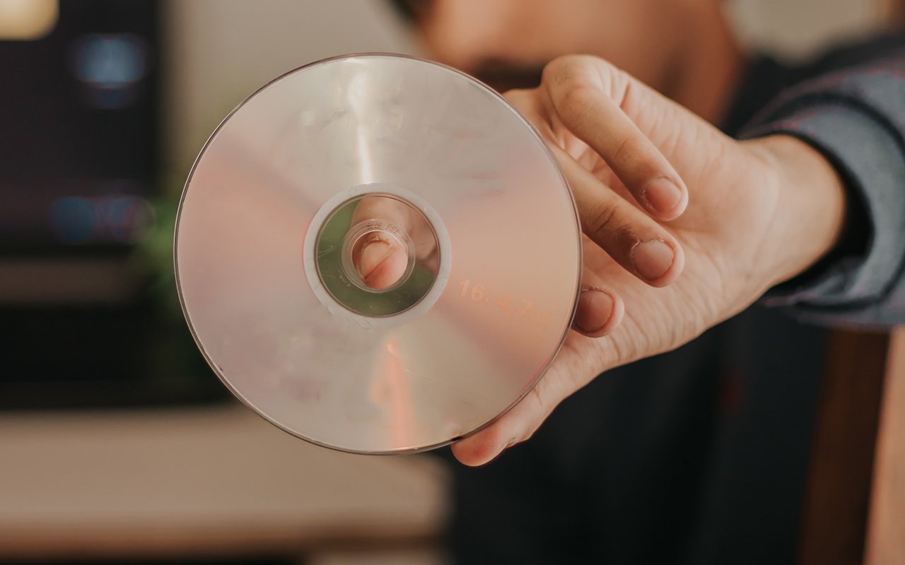 Mikä On Cd-Levyjen Ripustamisen Tarkoitus Parvekkeelle (Vai Eikö Se Ole Koriste)?
