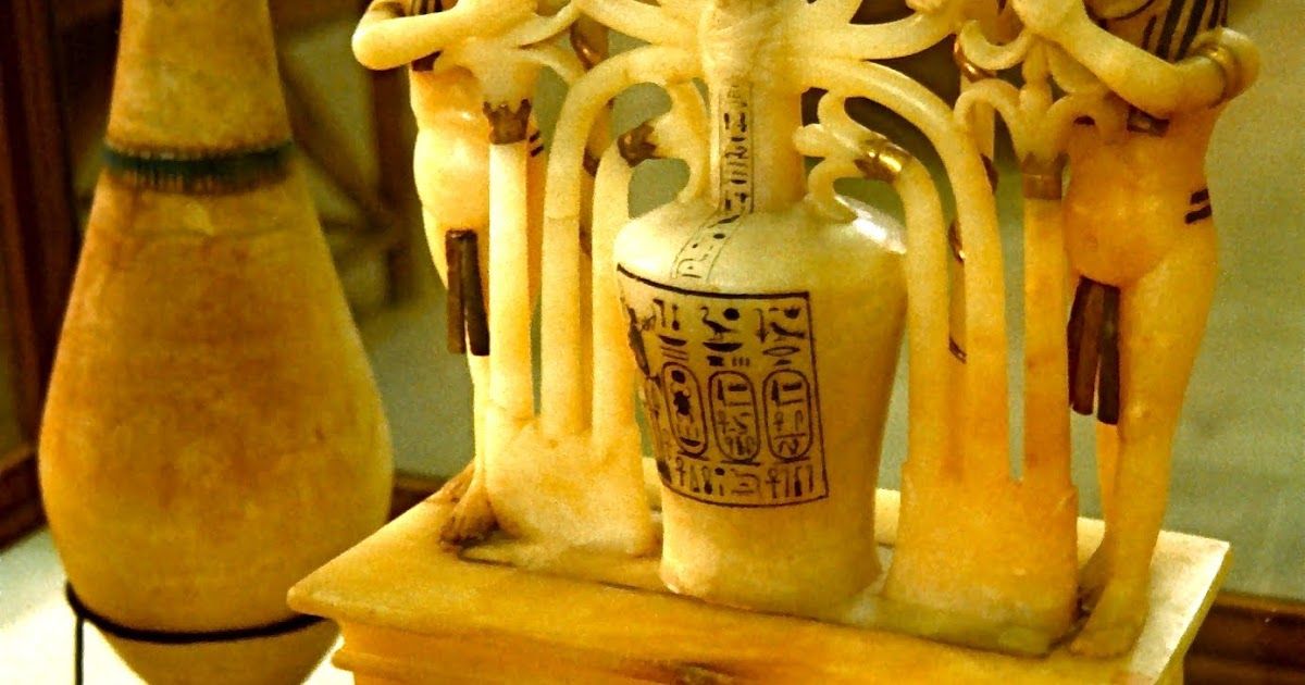 Egyptiläisen Alabasteriastian, Joka On Omistettu Kuningas Kserksesille, Analyysi Osoittaa, Että Vastaavat Astiat Tutankhamonin Haudassa Sisälsivät Myös Oopiumia.