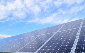 Kiina Kiihdyttää Aurinkovoimavallankumousta: Aavikot Muuttuvat Mustiksi Energiamereiksi