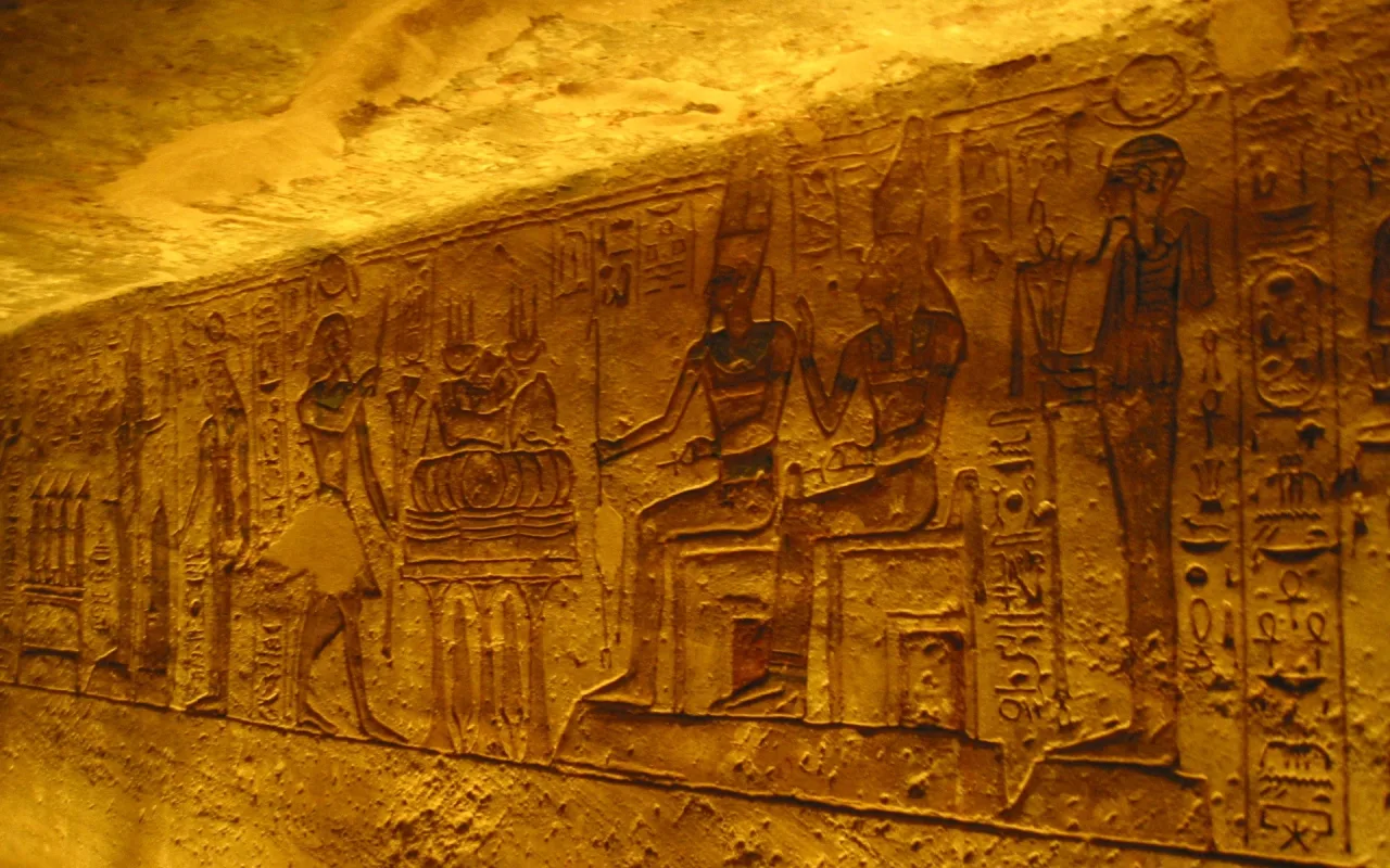Muinaisen Egyptin Aatelisten Tuntemattomien Hautojen Salaisuudet