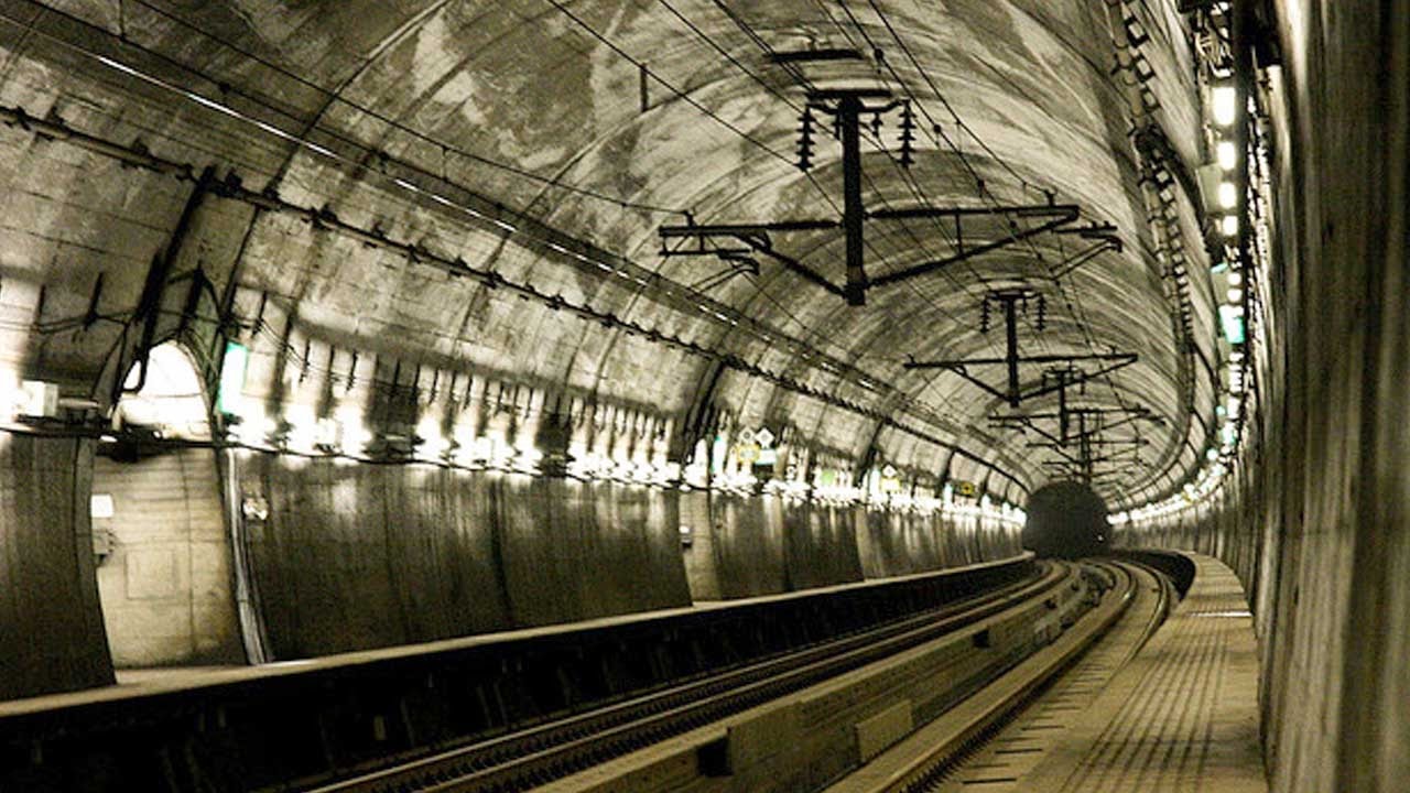 Kahden Strategisesti Tärkeän Saaren Yhdistävä Tunneli On Maailman Pisin: Sen Pituus On Yli 53 Kilometriä.