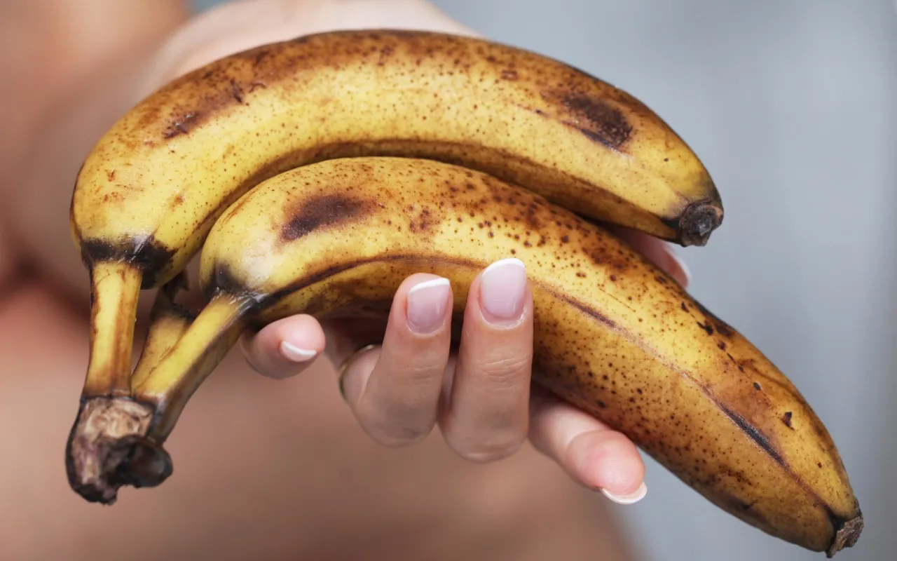 Banaanisi Pysyvät Keltaisina Ja Tuoreina Pidempään, Jos Teet Tämän Yksinkertaisen Asian Ostaessasi Niitä.